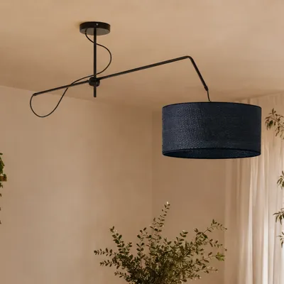 Czarna lampa sufitowa regulowana na wysięgniku w stylu boho RIO BOHO z rattanowym abażurem