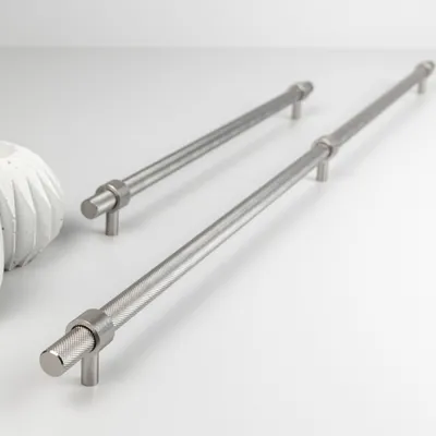 Uchwyt meblowy KARBO 640/700 mm srebrne radełko, inox, stal szczotkowana