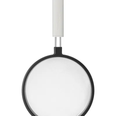 KitchenAid - Sitko kuchenne z uchwytem 17 cm Porcelain White