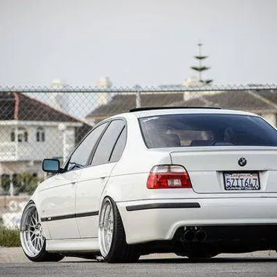 Zderzak tylny bmw e39 95-03 sedan m5 style