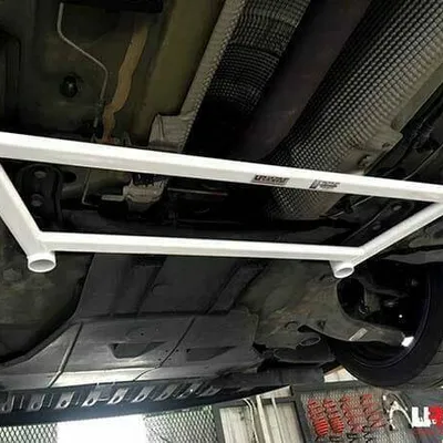 Rozpórka Renault Megane III RS UltraRacing przednia dolna Strutbar