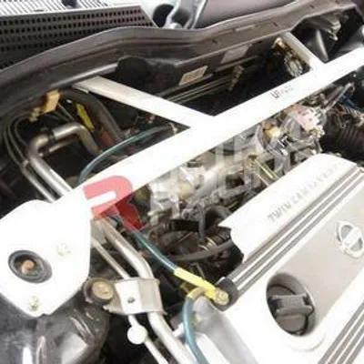 Rozpórka Nissan Almera 00-05 N16 Ultra-R 4-punktowa przednia górna Strutbar