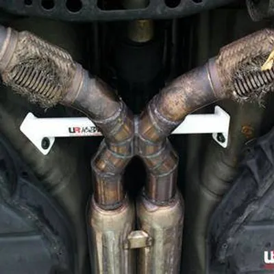 Rozpórka Nissan 350Z 02-08 UltraRacing 2-punktowa środkowa dolna Member Brace