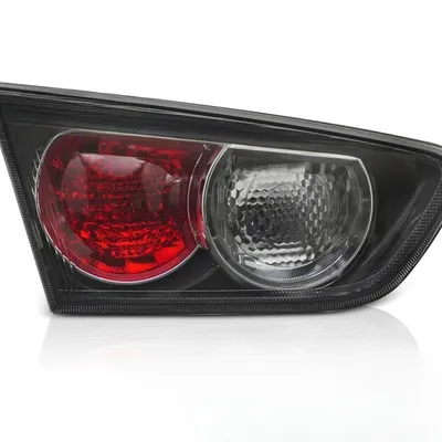 Lampa lewa tylna w klapę do Mitsubishi Lancer 8