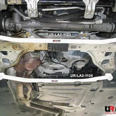 Rozpórka BMW 1 04-11 E87 120/130 UltraRacing przednia dolna Bar
