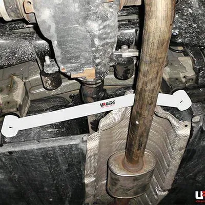 Rozpórka BMW F25 (X3 2.0D 4WD 11-17 UltraRacing 2-punktowa tylna dolna Bar