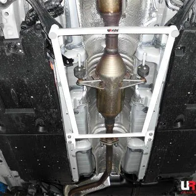 Rozpórka Toyota Prius XW30 10+ UltraRacing tylna Sway Bar 19mm