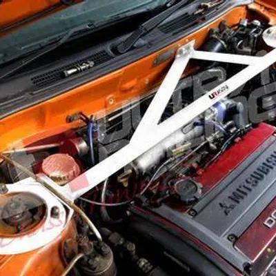 Rozpórka Mitsubishi EVO 4/5/6 UltraRacing 3Point przednia górna Strutbar