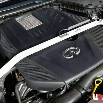 Rozpórka Infiniti Q50 S V37 2.0T 2WD FL 16+ UltraRacing 2-punktowa przednia górna Strutbar