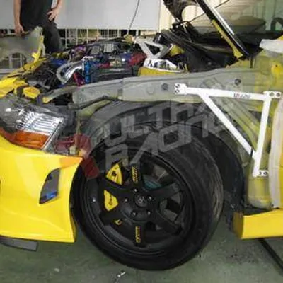 Rozpórka Mitsubishi EVO 7/8/9 UltraRacing 3-punktowa Fender Brackets