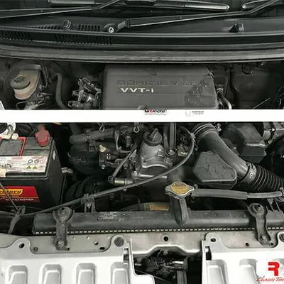 Rozpórka Toyota Avanza F650 1.5 2WD 11-16 UltraRacing 2-punktowa przednia górna Strutbar