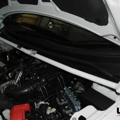 Rozpórka Honda Jazz/Fit GK14+ UltraRacing 3Point przednia górna Strutbar