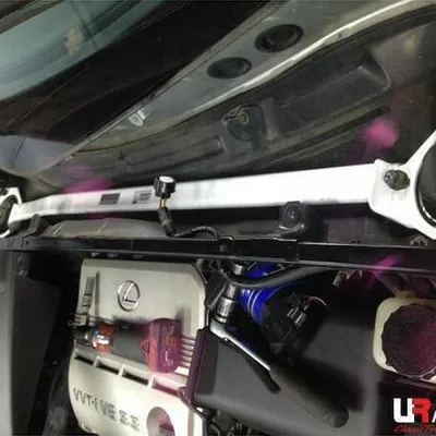 Rozpórka Lexus RX 330 XU30 3.3 V6 4WD LHD 03-08 UltraRacing 2-punktowa przednia górna Strutbar