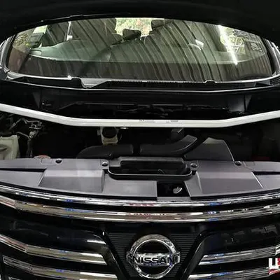 Rozpórka Nissan Elgrand E52 3.5 V6 2WD 10+ UltraRacing 2-punktowa przednia górna Strutbar