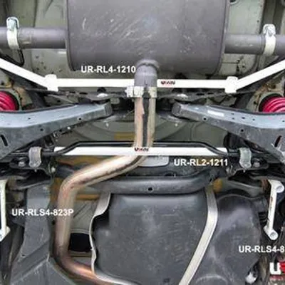 Rozpórka VW Golf 5/6 UltraRacing 2x 2-punktowa tylna dolna boczna Bars 823P