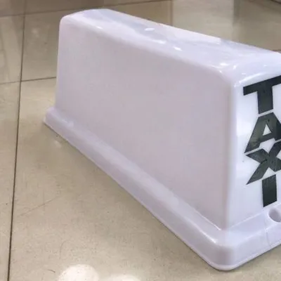 Lampa TAXI białem z bocznymi napisami