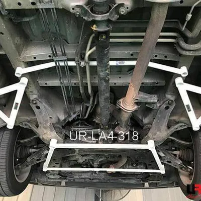 Rozpórka Hyundai Trajet 2.0 2WD 99-08 UltraRacing 4-punktowa przednia dolna Brace