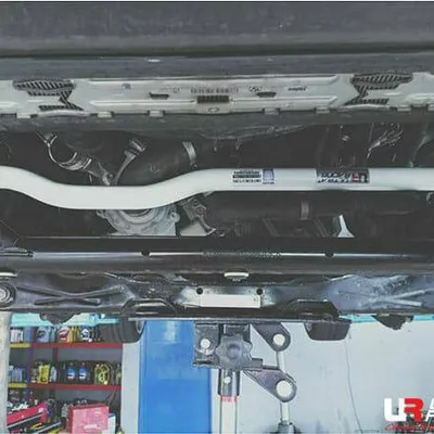 Rozpórka BMW 3 F30 (328i 2.0T 2WD 11-15 UltraRacing przednia Sway Bar 27mm