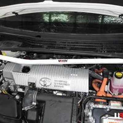 Rozpórka Toyota Prius XW30 10+ UltraRacing przednia górna Strutbar