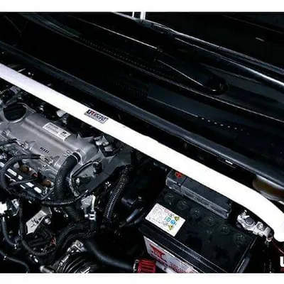 Rozpórka Toyota Auris E210 2.0 18+ Ultra Racing przednia górna Strutbar
