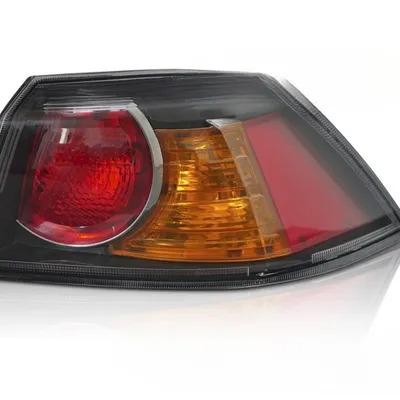Lampa prawa tylna klosz do Mitsubishi Lancer 8