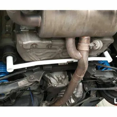 Rozpórka BMW 120D F20/ F22 M235 UltraRacing 2P tylna dolna Bar