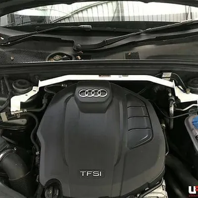Rozpórka Audi S5 (B8 8T 3.0 TFSI 4WD SPORTBACK 07-16 UltraRacing 2P przednia górna Strutbar