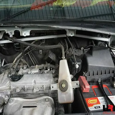 Rozpórka Toyota Alphard AH30 Ultra Racing przednia górna Strutbar