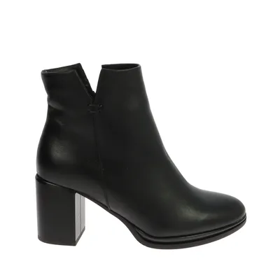 Czarne eleganckie skórzane botki z wycięciem z boku Laura Messi 1435/100
