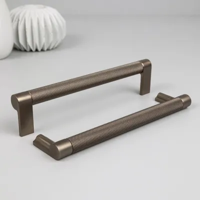 Uchwyt meblowy AMATIO 160 mm brązowe radełko