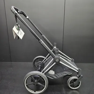 [OUTLET] Cybex e-Priam 3.0 Rama w Zestawie ze Stelażem Siedziska Chrome + Czarny