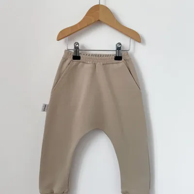 Spodnie dresowe z kieszeniami- Beige