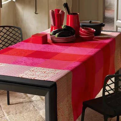Obrus ogrodowy Le Jacquard Français Fleurs de Kyoto Cerise