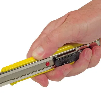 Nóż łamany 18mm Stanley FatMax Metalowy z mechanizmem Blokującym