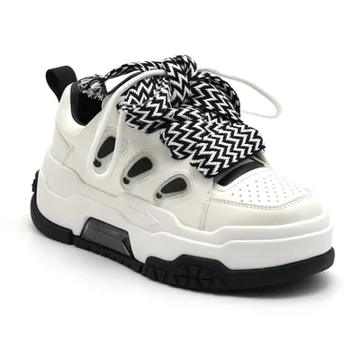 Białe sneakersy scaviola z ozdobnym sznurowaniem