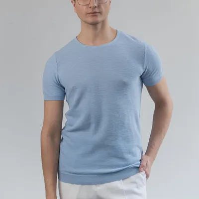 Swetrowy t-shirt z lnu i bawełny w kolorze niebieskim
