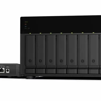 Qnap zestaw ts-873a-sw5t ts-873a-8g + qsw-1105-5t